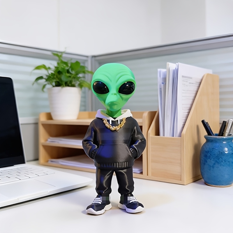 Desk Setup Home - ฟิกเกอร์เอเลี่ยนสีเขียว 1 ชิ้น ดีไซน์มีกระเป๋า ของตกแต่งเอเลี่ยนพิมพ์ 3