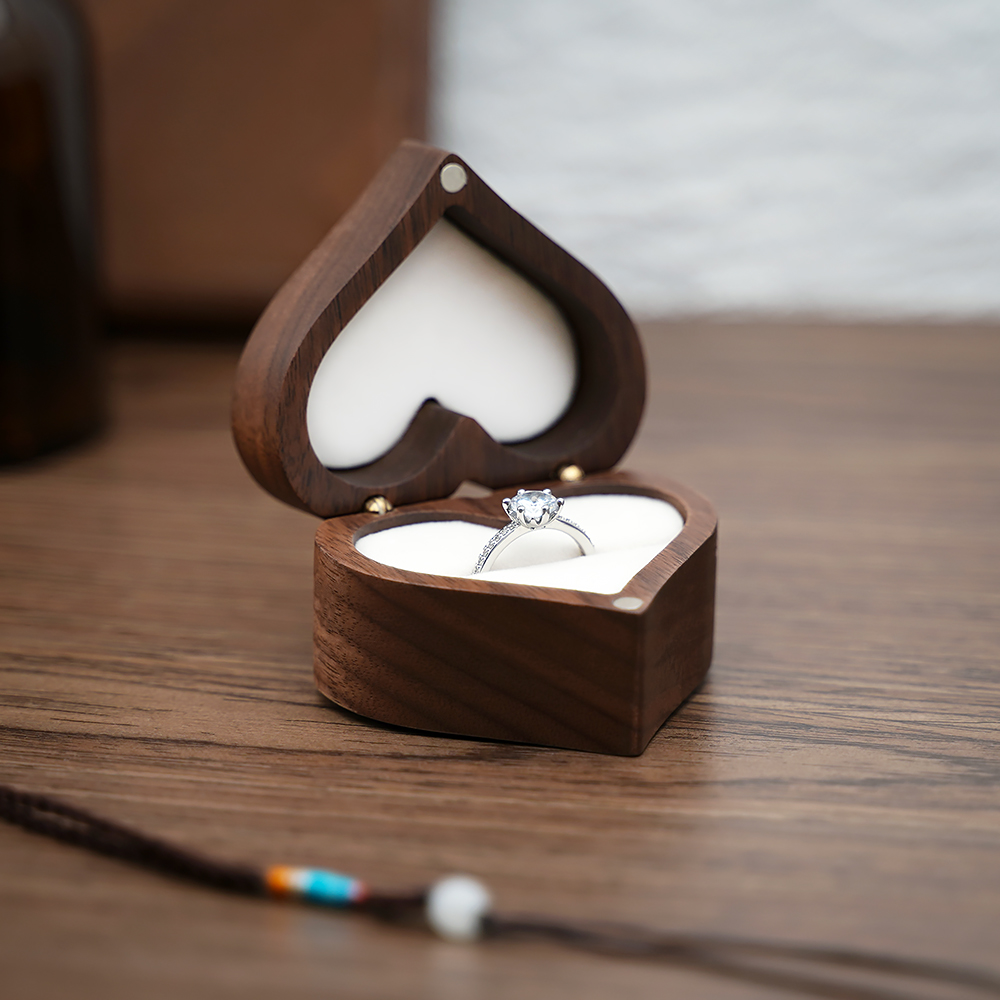 กล่องใส่แหวนสำหรับพิธีแต่งงาน  - Ring Binder Box บทวิจารณ์และราคา